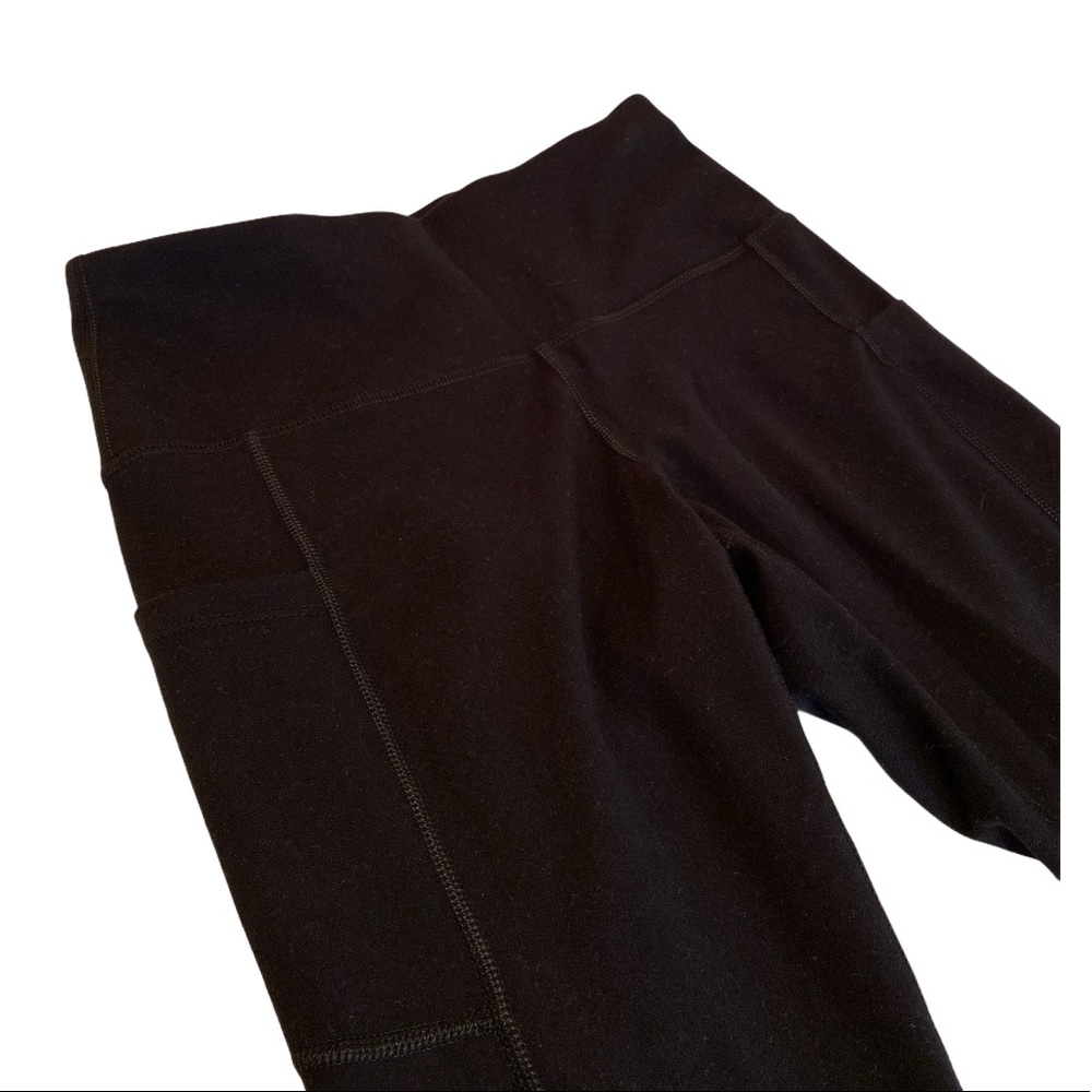 Black leggings with side pockets